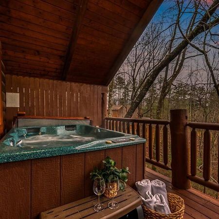 Log Cabin, Hot Tub, Fireplace, Pool Table & Views! Sevierville Eksteriør billede