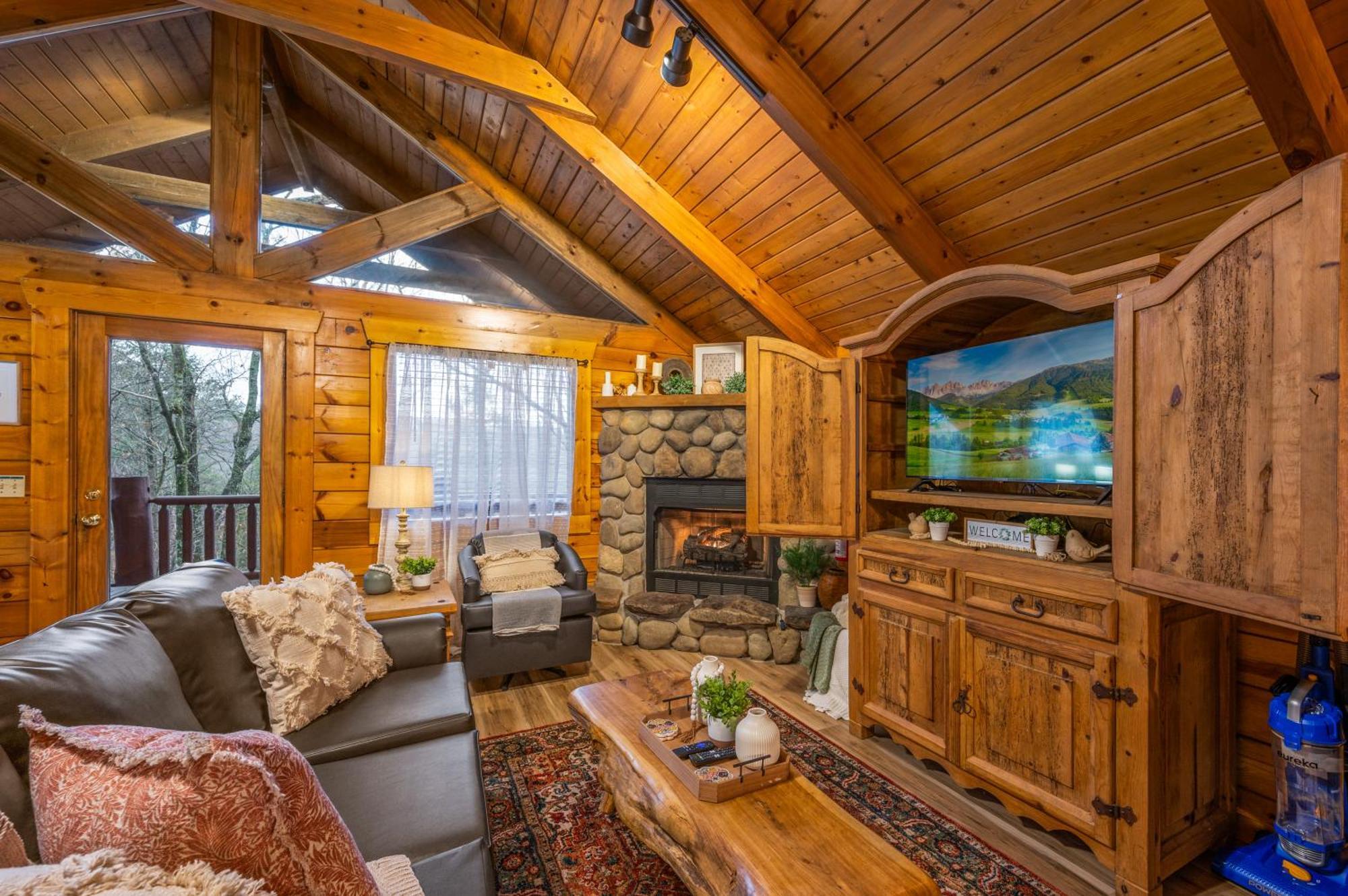 Log Cabin, Hot Tub, Fireplace, Pool Table & Views! Sevierville Eksteriør billede