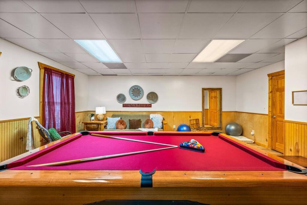 Log Cabin, Hot Tub, Fireplace, Pool Table & Views! Sevierville Eksteriør billede