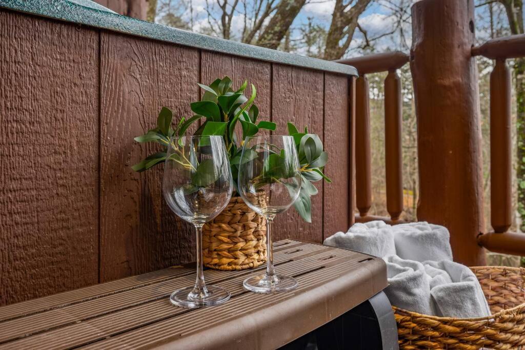Log Cabin, Hot Tub, Fireplace, Pool Table & Views! Sevierville Eksteriør billede