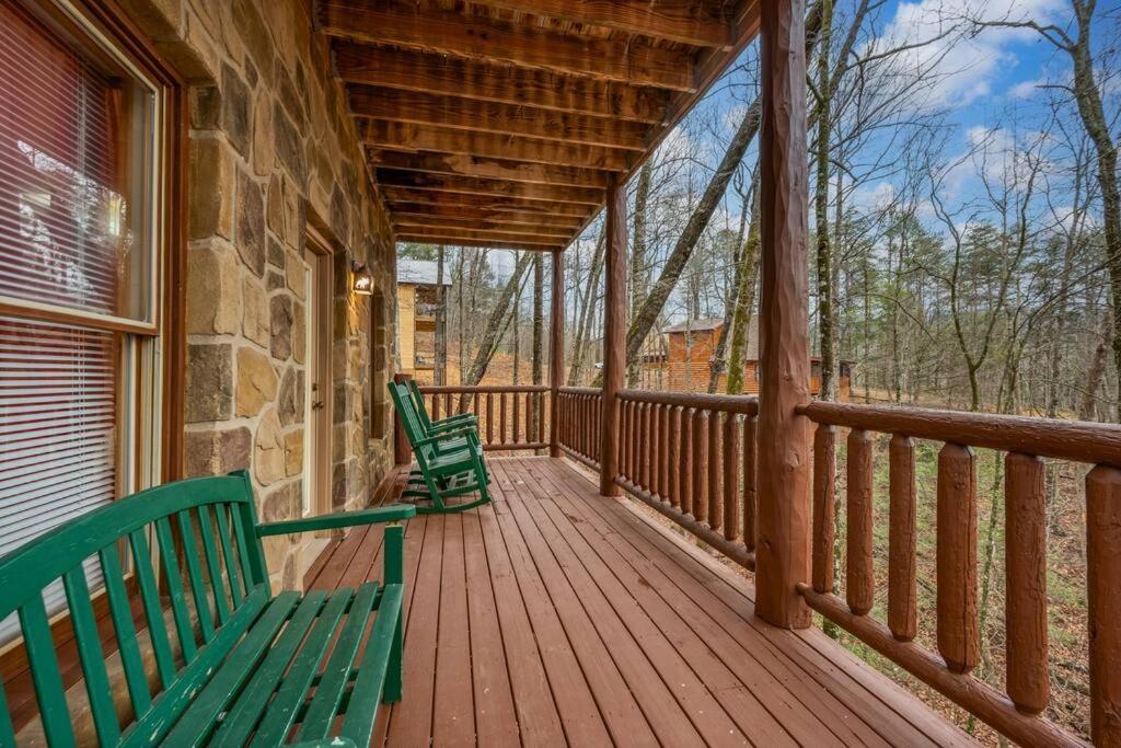 Log Cabin, Hot Tub, Fireplace, Pool Table & Views! Sevierville Eksteriør billede