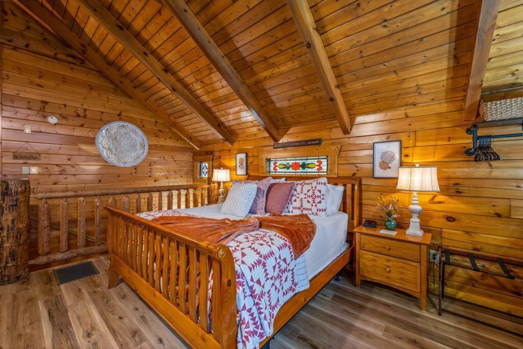 Log Cabin, Hot Tub, Fireplace, Pool Table & Views! Sevierville Eksteriør billede