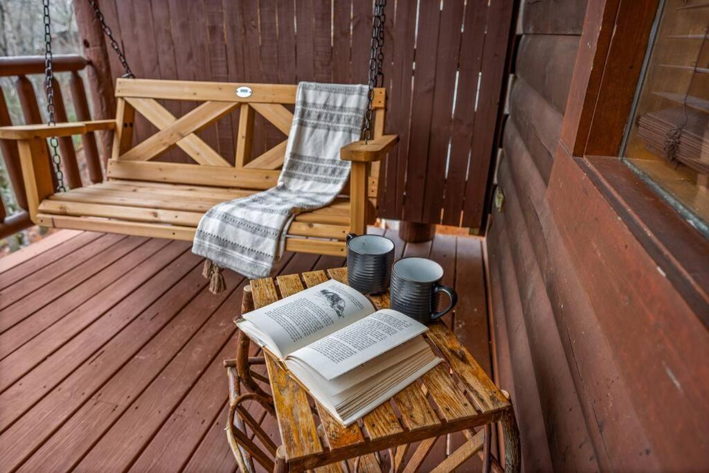 Log Cabin, Hot Tub, Fireplace, Pool Table & Views! Sevierville Eksteriør billede