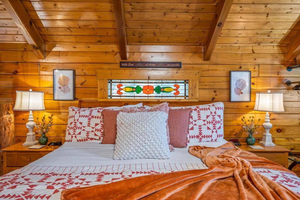 Log Cabin, Hot Tub, Fireplace, Pool Table & Views! Sevierville Eksteriør billede