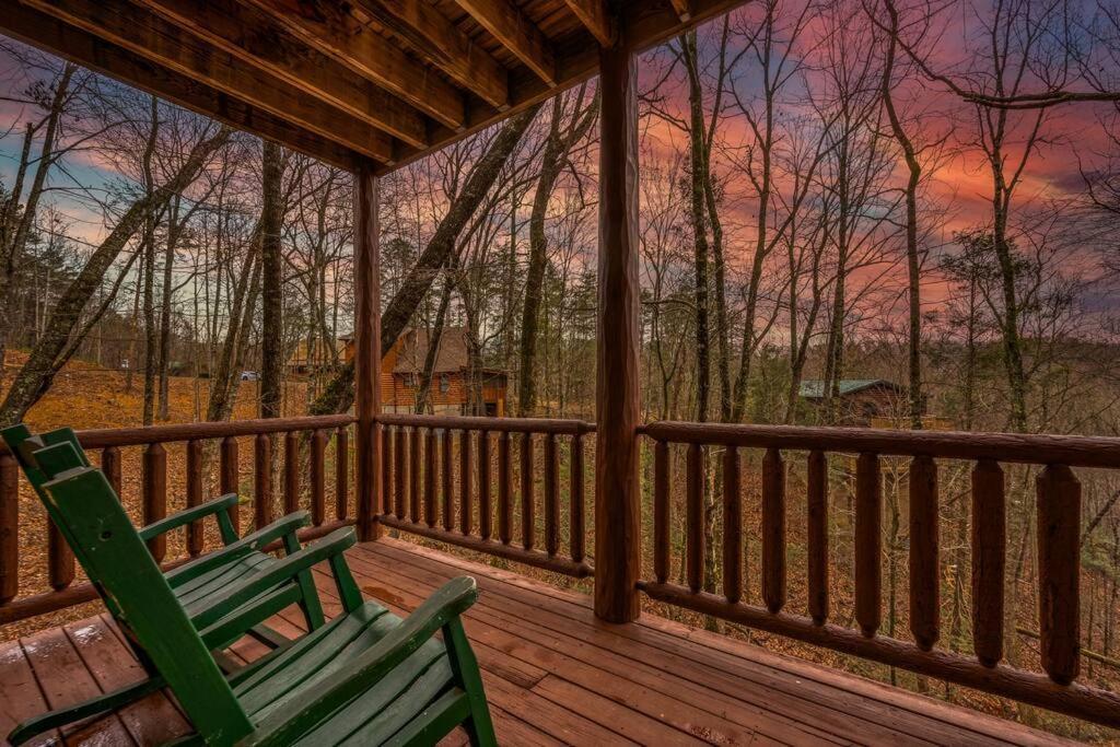 Log Cabin, Hot Tub, Fireplace, Pool Table & Views! Sevierville Eksteriør billede